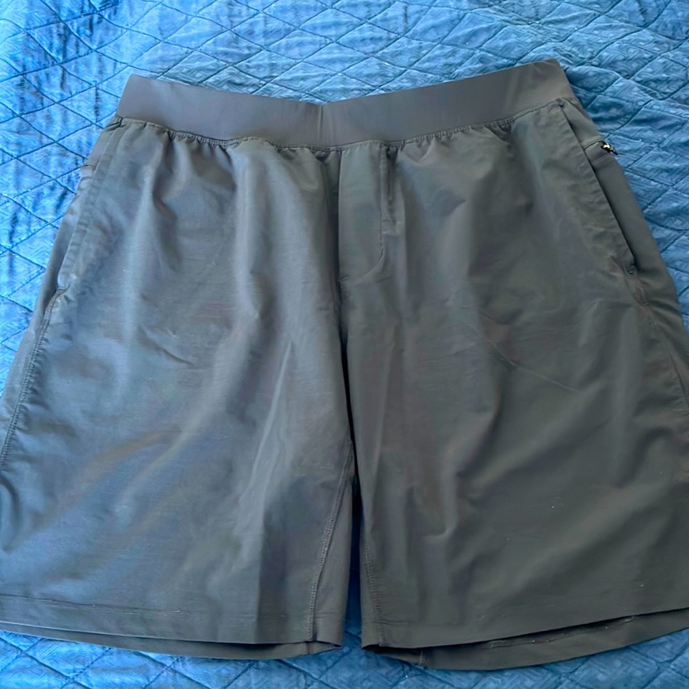 Fabletics Men Black shorts